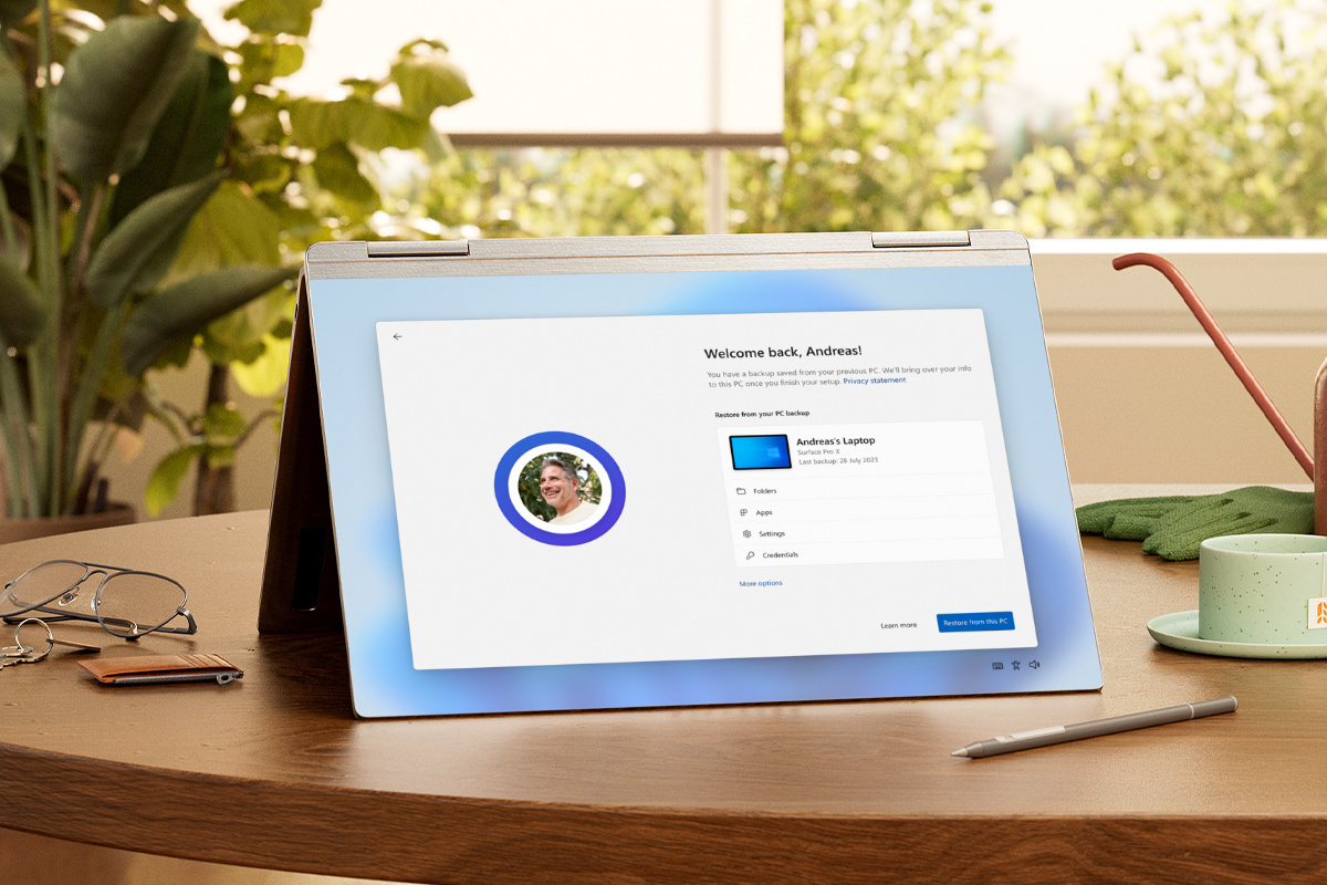 Laptop z otwartą aplikacją startową